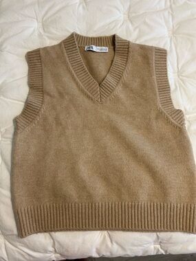 Zara Knit Sleeveless Beige V-Neck Sweater Jumper size Small NWOT